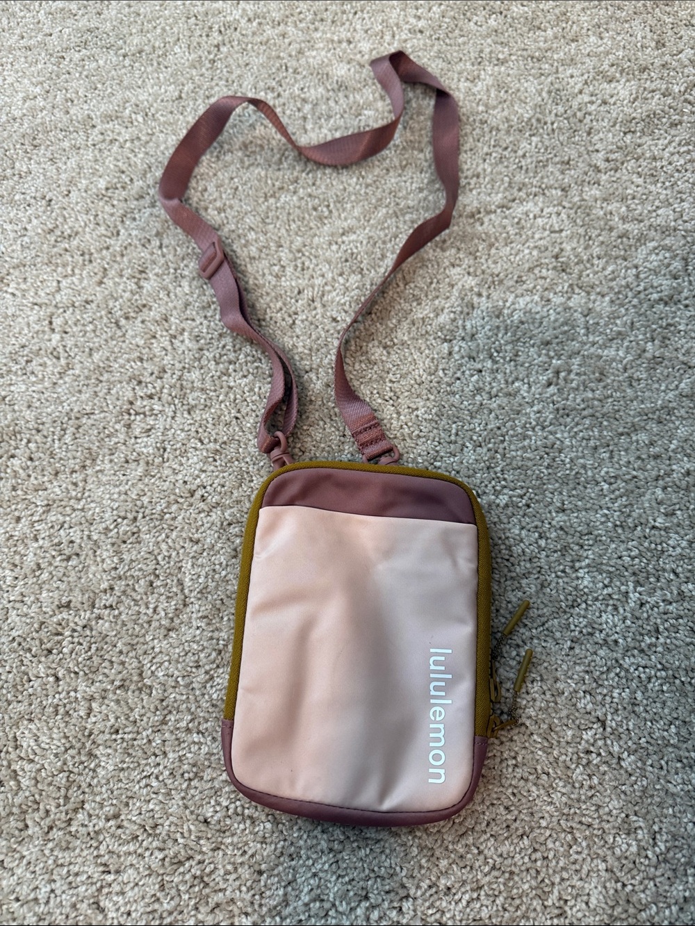 Lululemon phone crossbody bag